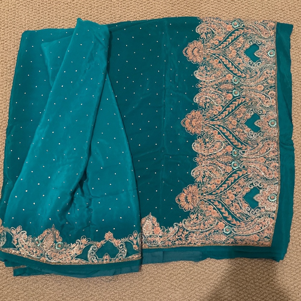 Beautiful Crepe De Chine Silk Saree with 2 Blouses